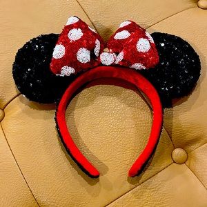 Disneyland sequin Minnie ears